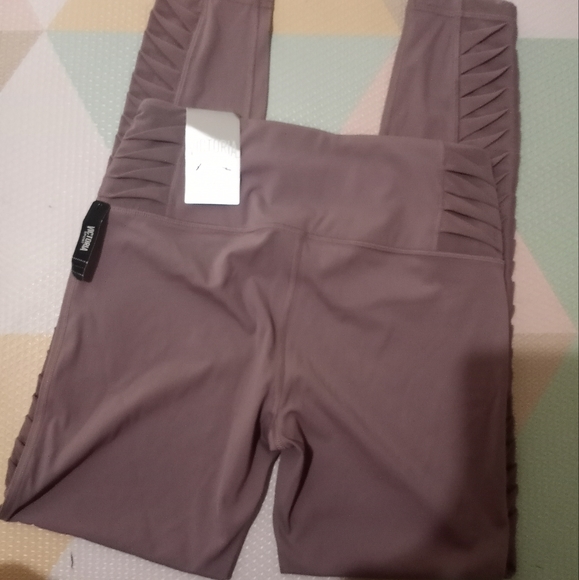 Victoria's Secret Pants - VS TOTAL KNOCK OUT LEGGING SIZE S
